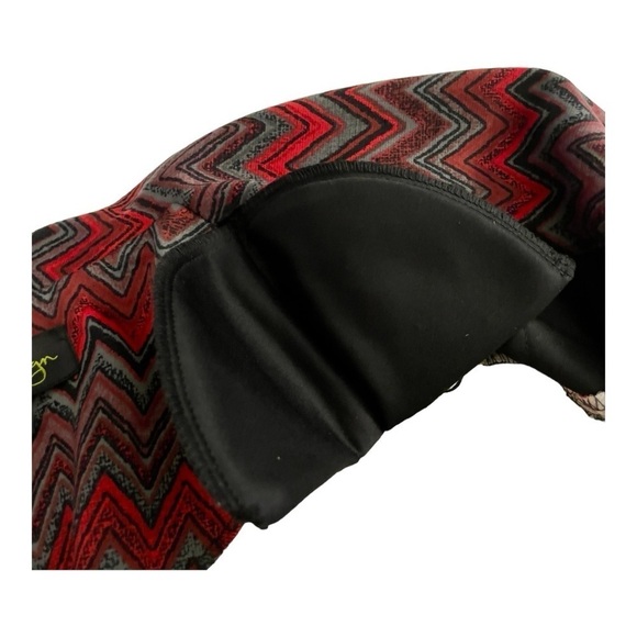 DN Design Size 8
PETITE Jacket Cropped
Chevron Zig Zag Red Black
Open Front - Picture 8 of 12